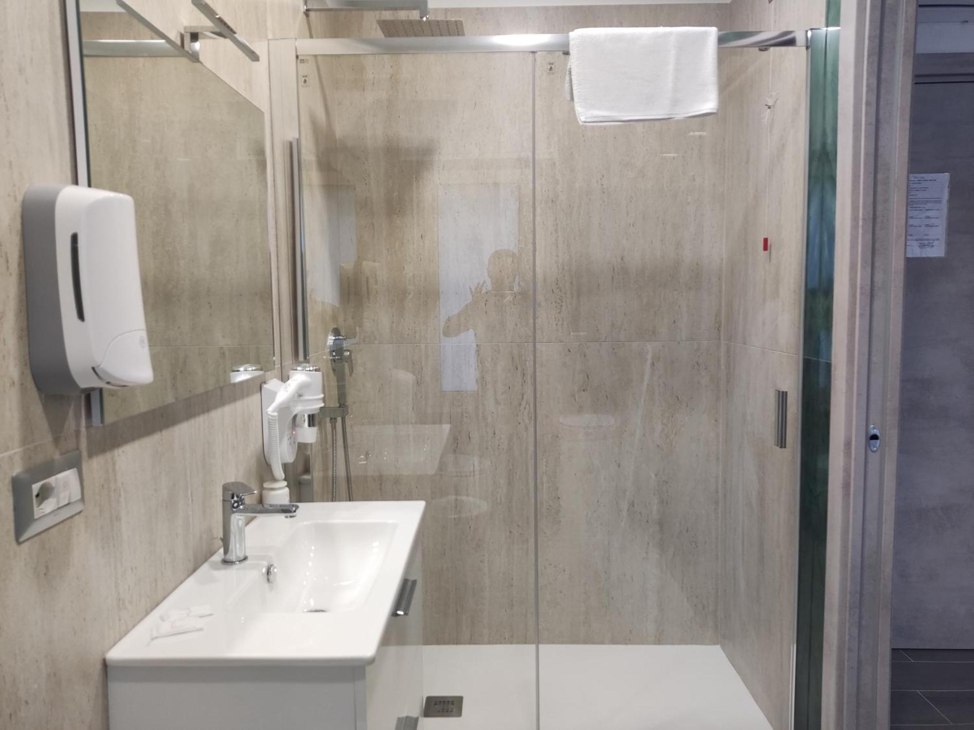 Camera Matrimoniale con Bagno Privato
